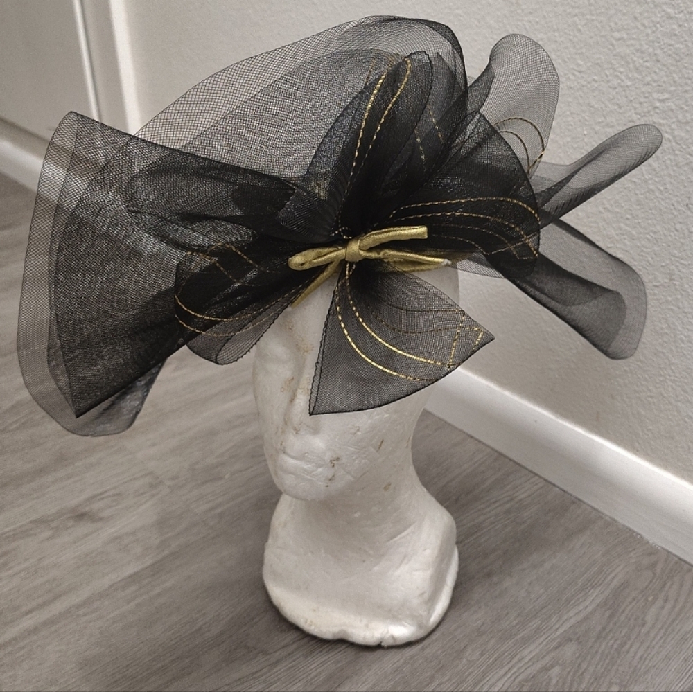 Vintage Sonni San Francisco Elegant Black and Gold Fascinator